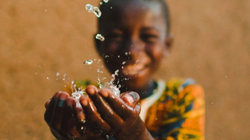 Afrika'daki su kuyuları hayata bağlıyor